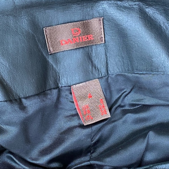 Danier black leather pencil skirt - Picture 6 of 6